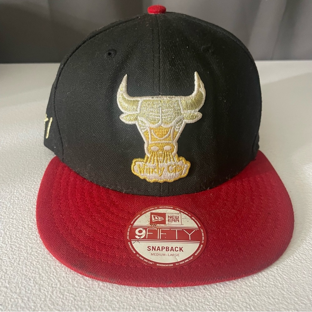New Era Chicago Bulls Windy City Logo Black and Red Snapback Cap 9Fifty